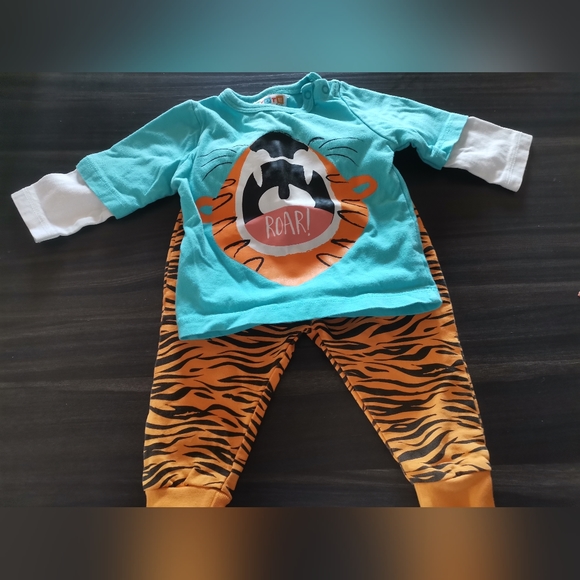 Coyote and Co matching set size 0-3M - Picture 1 of 3